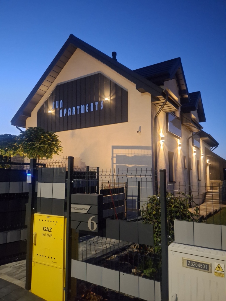Sun Apartments wieczorem
